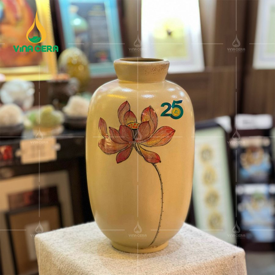 Lọ Hoa In Logo Lọ Hoa Men Xanh Khắc Nổi Sen Chuồn