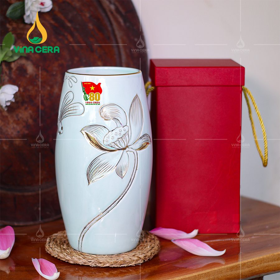 Lọ Hoa In Logo ý nghĩa tặng bình hoa ngày kỷ niệm