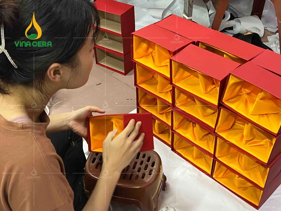 Sản Xuất, Cung Cấp Bình Hút Tài Lộc Bát Tràng Làm Quà Tặng Mẫu hộp VinaCera