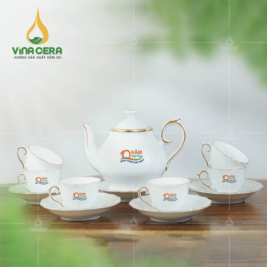 ấm chén Vẽ Vàng