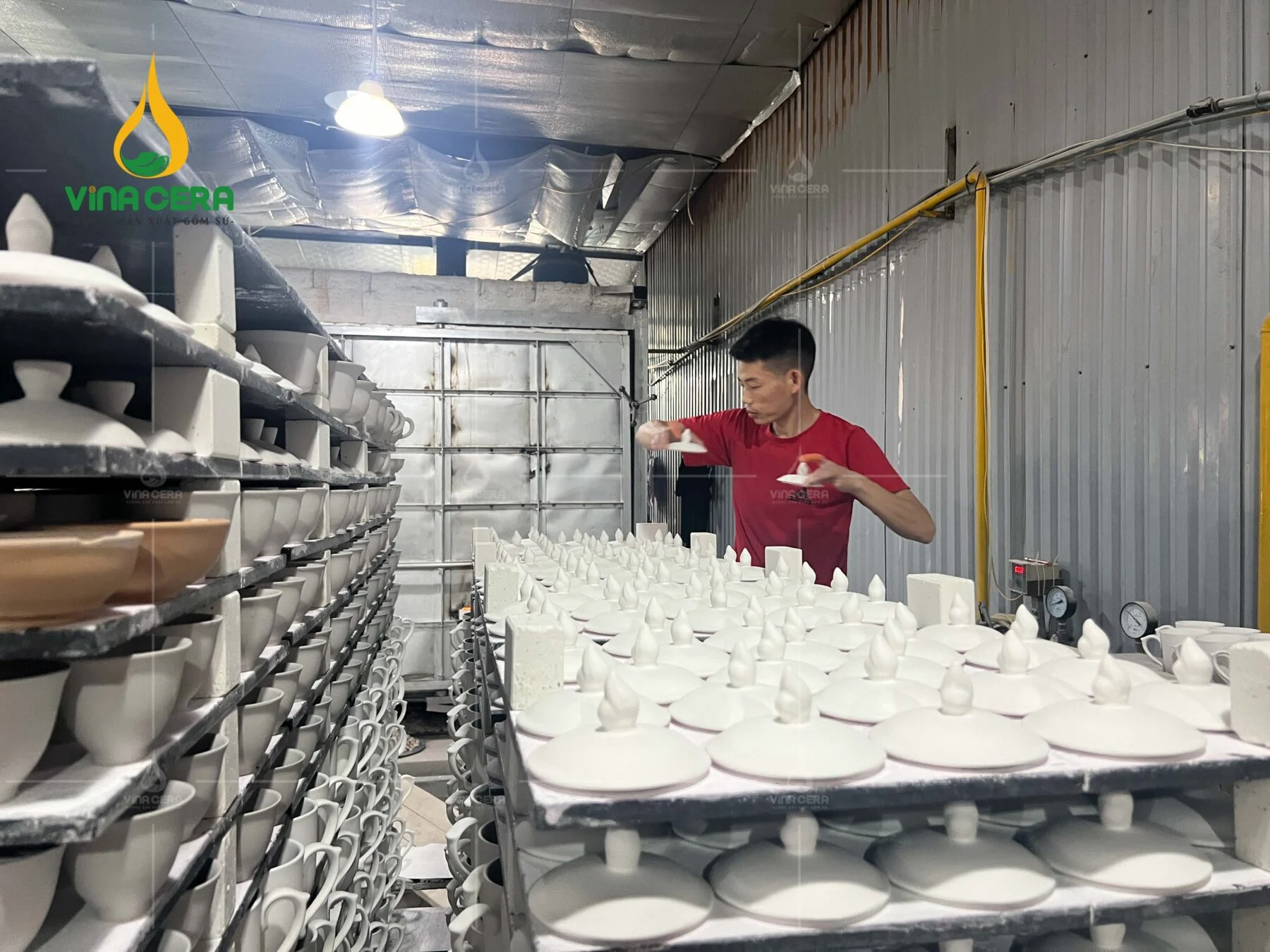Bộ quà tặng chén đĩa dịp Tết giải pháp quà tặng ý nghĩa xưởng sản xuất bình hoa Bát Tràng