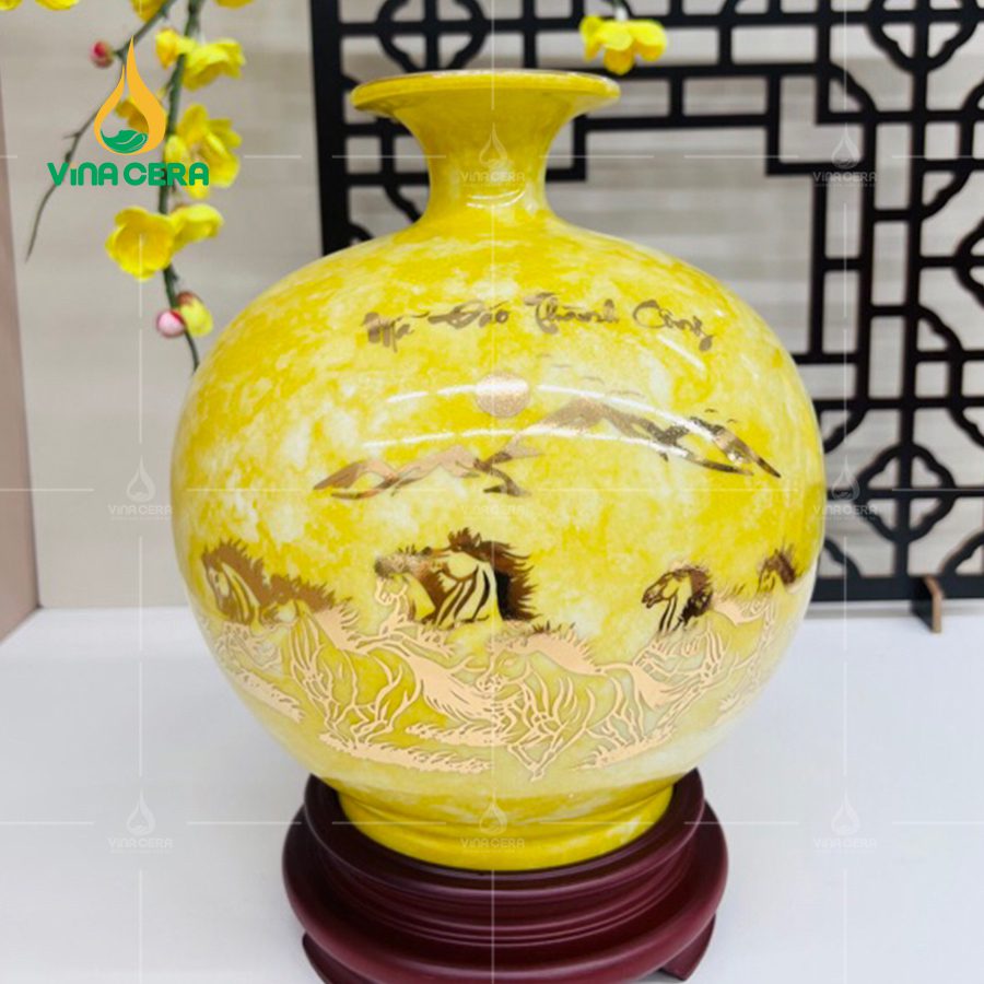 Bình Hút Tài Lộc Cho Người Mệnh Kim: Cách Chọn & Ý Nghĩa Phong Thủy Bình Hút Lộc Men Vân Đá Mã Đáo Thành Công