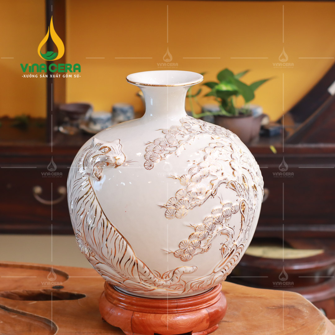 Bình hút tài lộc đắp nổi viền vàng - Mãnh Hổ Thượng Sơn