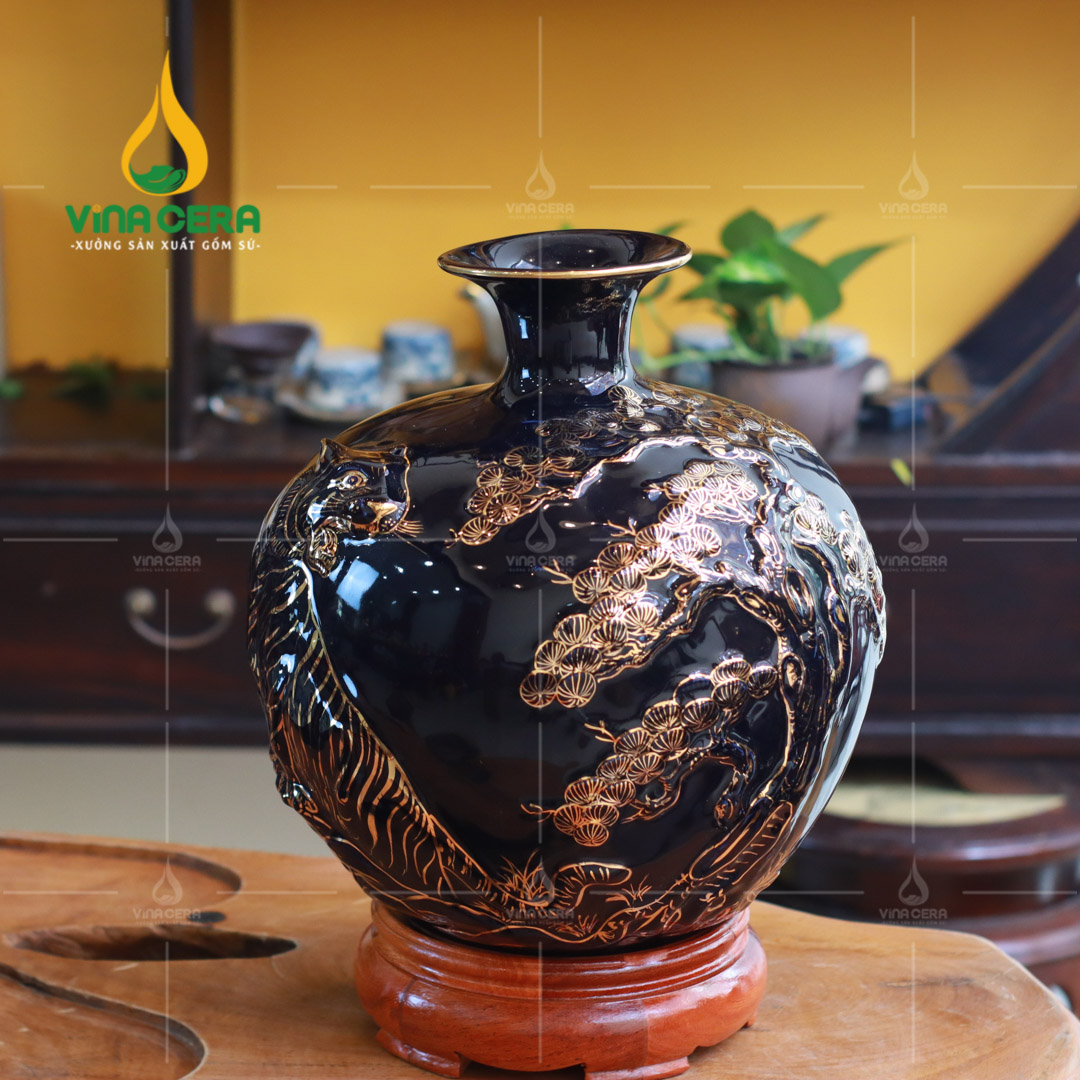 Bình hút tài lộc đắp nổi viền vàng - Mãnh Hổ Thượng Sơn