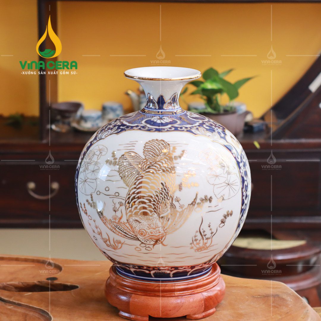 Bình Hút Lộc Là Gì? Cách Sử Dụng Và Vị Trí Đặt Bình Hút Lộc Tốt Nhất Bình hút lộc vẽ vàng cá chép hoa sen