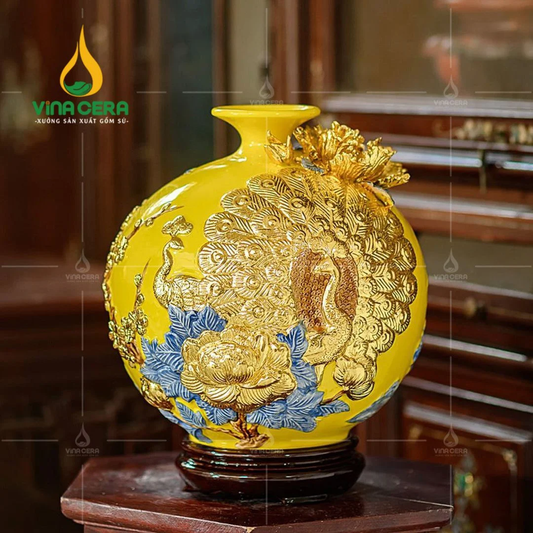 Bình hút lộc đắp nổi vàng công đào