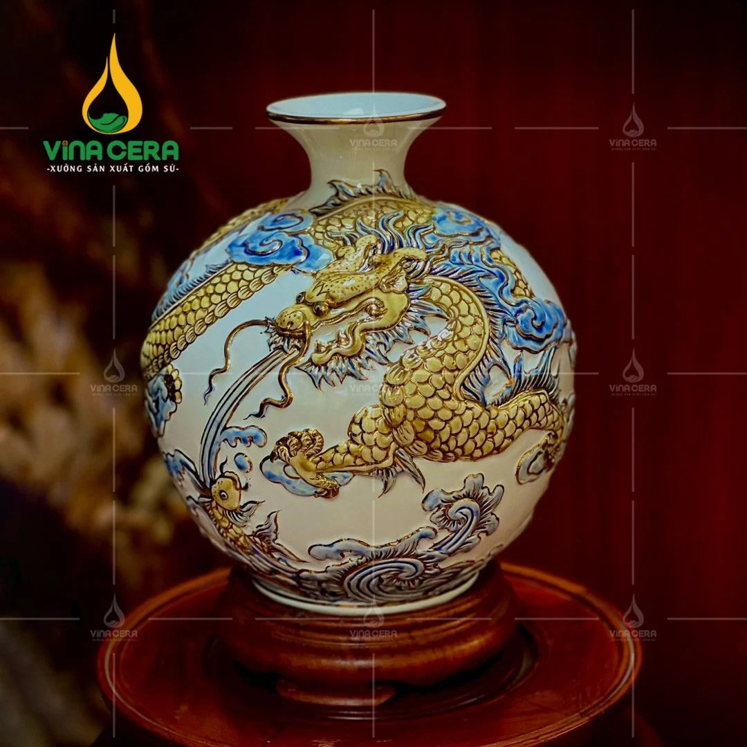 Bình Hút Tài Lộc Cho Người Mệnh Kim: Cách Chọn & Ý Nghĩa Phong Thủy Bình hút lộc đắp nổi Long Quấn Thủy