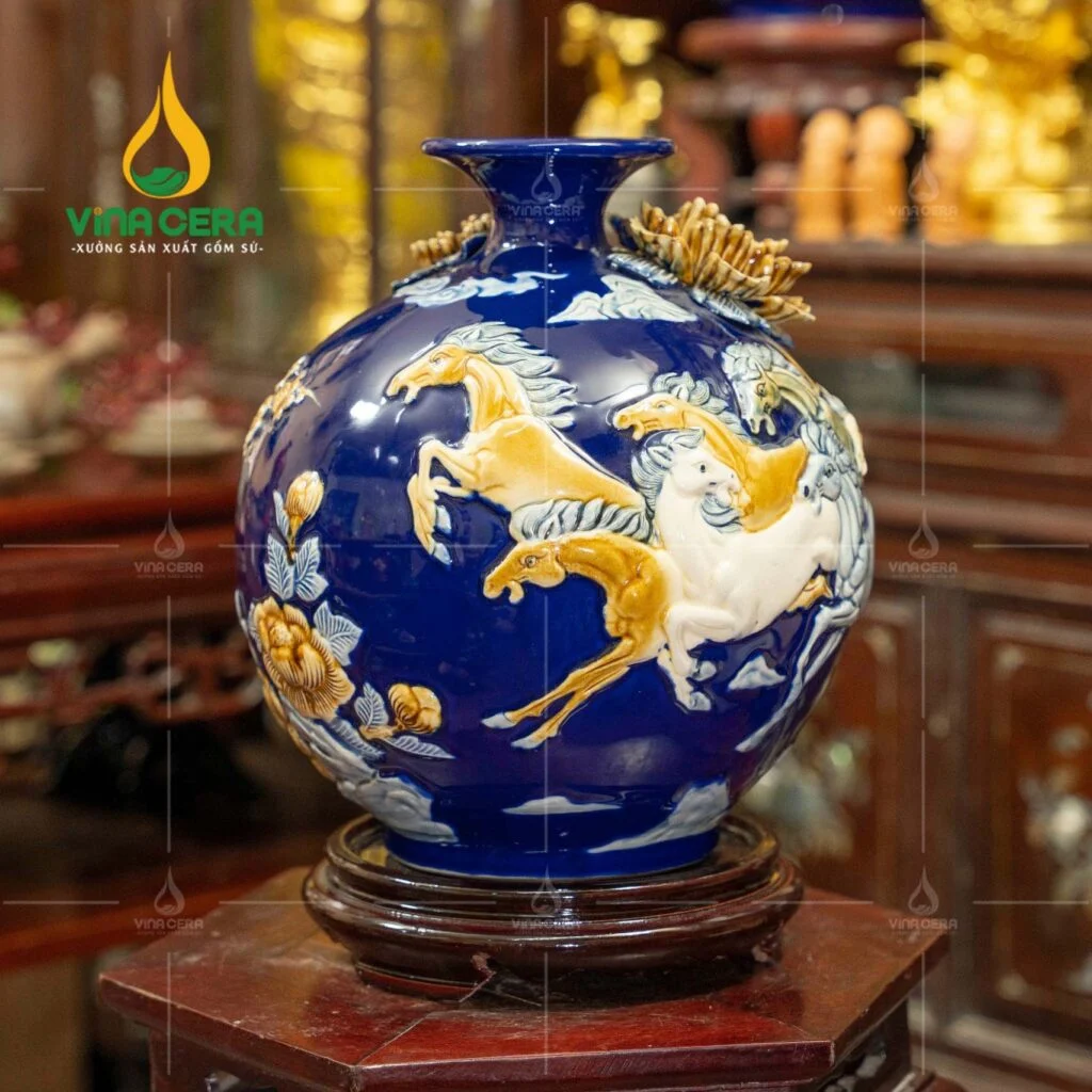 Bình Hút Tài Lộc Cho Người Mệnh Mộc: Cách Chọn & Top Sản Phẩm Đẹp Bình hút lộc đắp nổi Mã đáo thành công