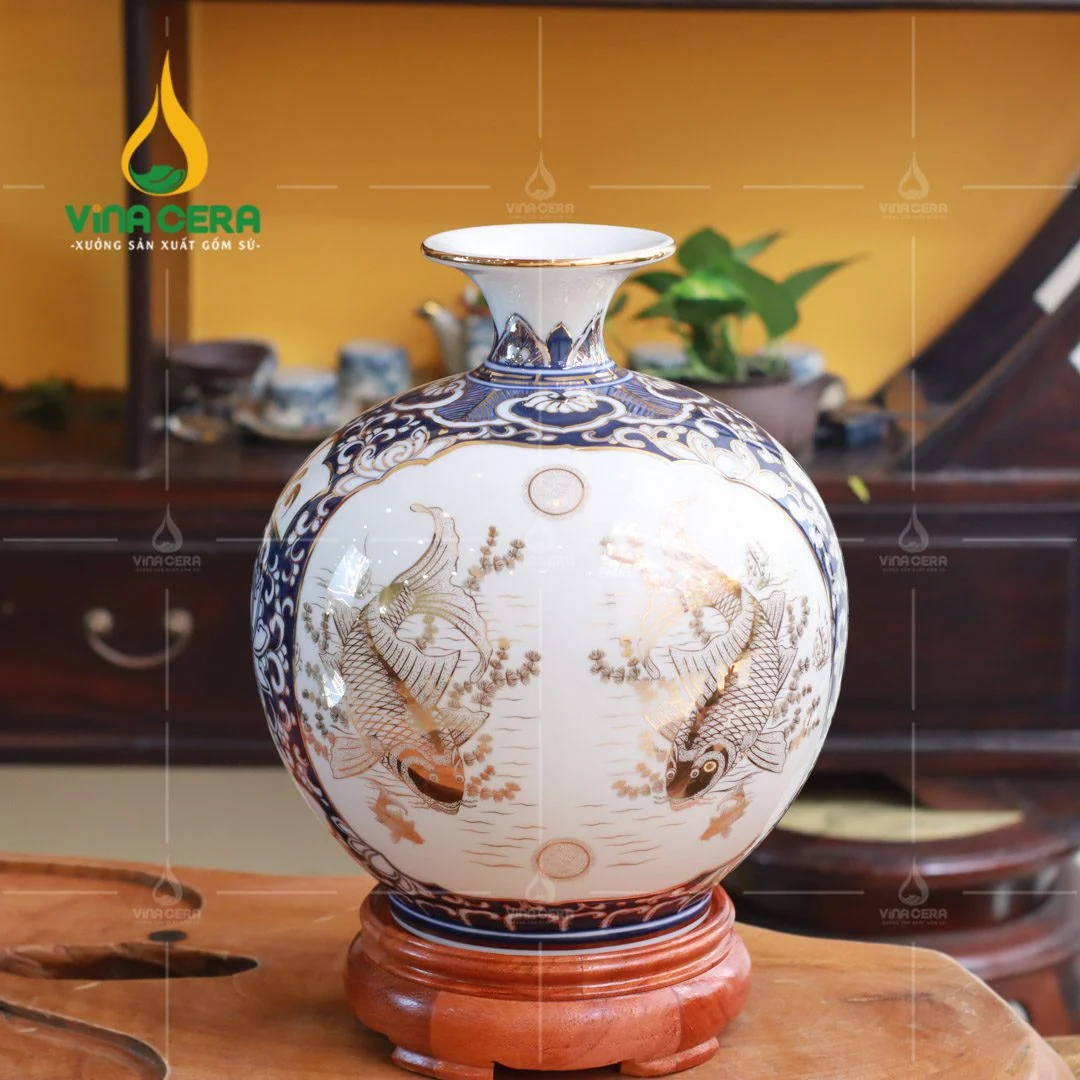 Bình Hút Tài Lộc Cho Người Mệnh Thủy: Chọn Lựa và Ý Nghĩa Bình hút lộc vẽ vàng Lý Ngư Vọng Nguyệt