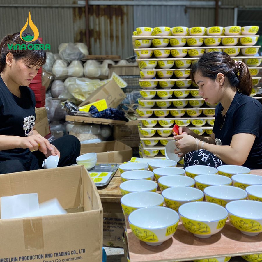 Tìm Hiểu Quy Trình Sản Xuất Gốm Sứ Bát Tràng Dán decal trang trí