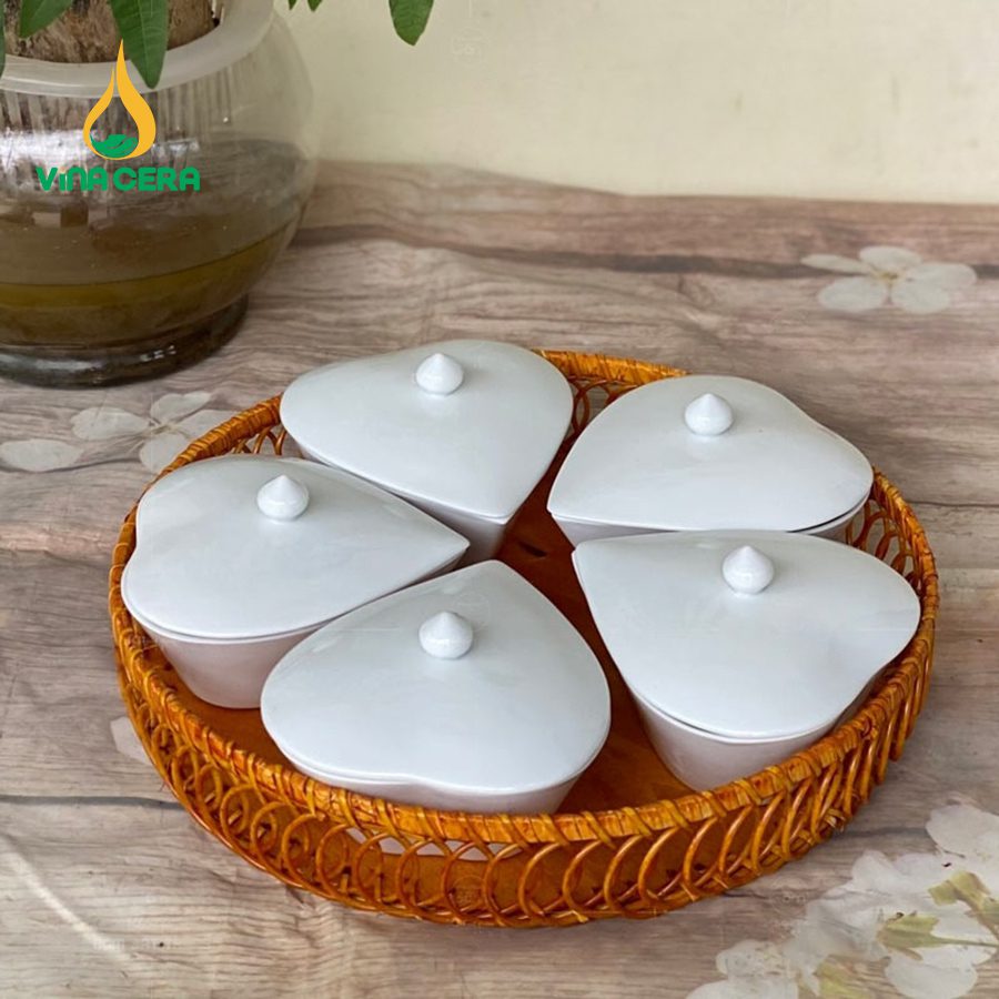 khay mứt sứ Bát tràng hình trái tim
