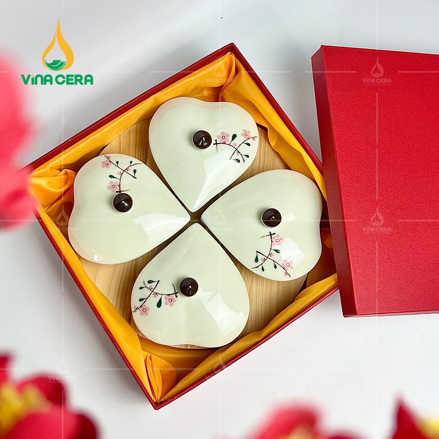 khay mứt sứ Bát tràng hình trái tim