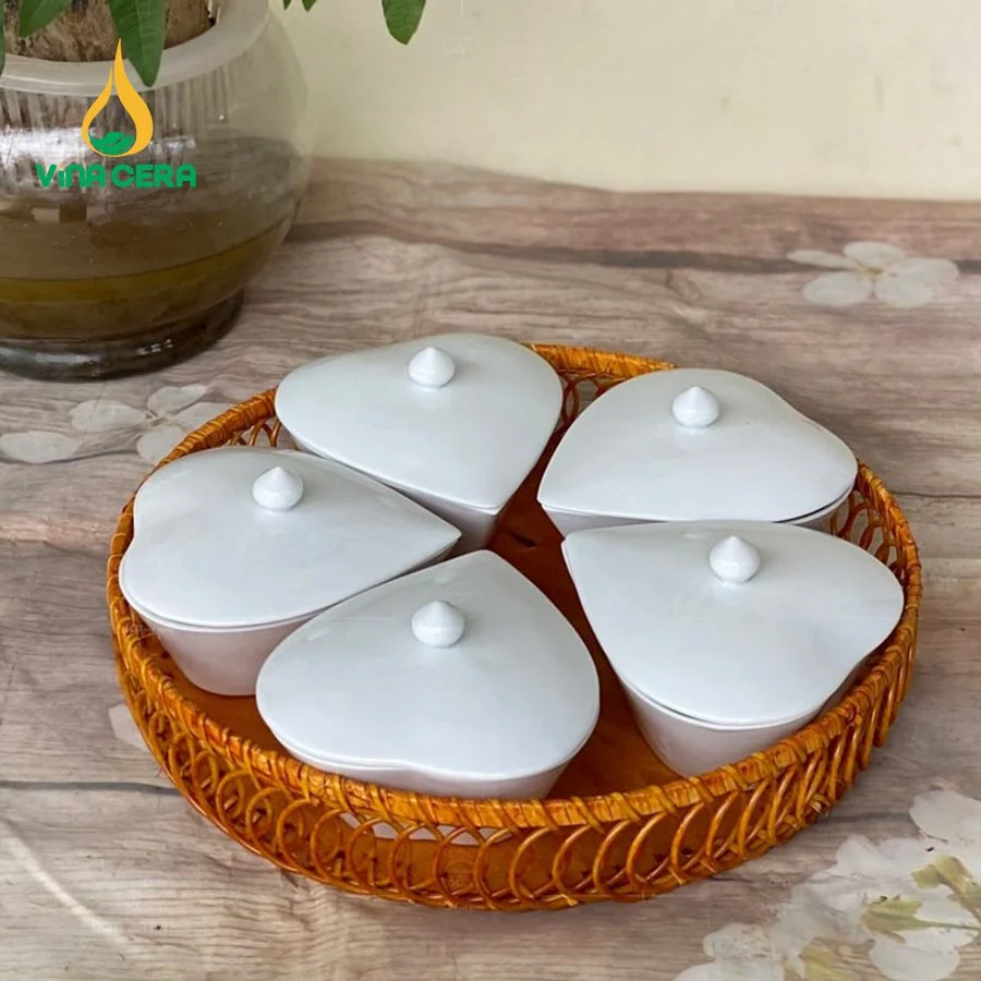 Khay Mứt Sứ Làm Quà Tặng Tết: Ý Nghĩa Và Đặc Điểm Nổi Bật khay mứt sứ Bát tràng hình trái tim