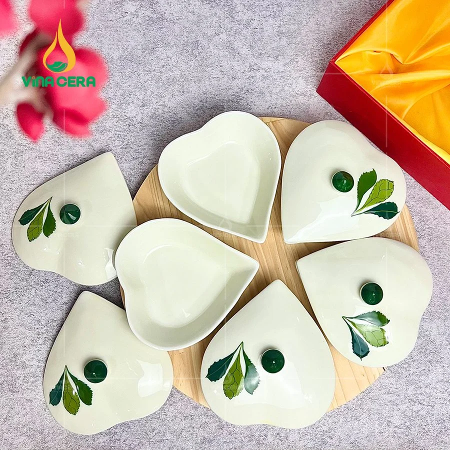 Khay Mứt Sứ Làm Quà Tặng Tết: Ý Nghĩa Và Đặc Điểm Nổi Bật khay mứt sứ Bát tràng hình trái tim