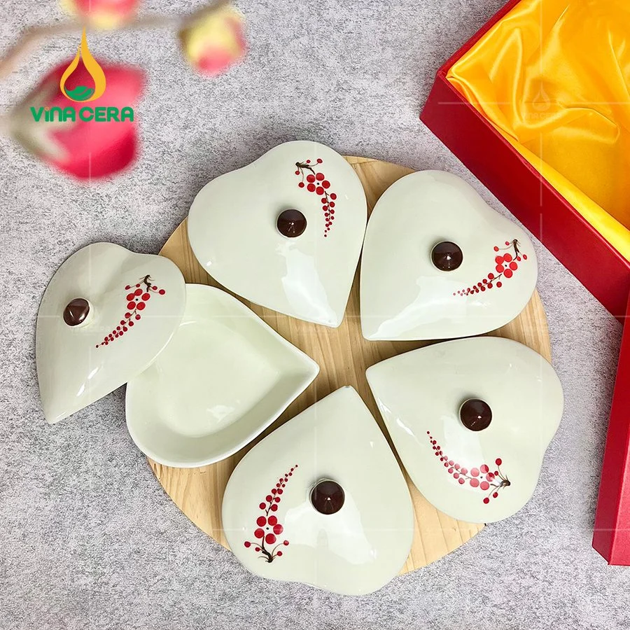 Top Mẫu Quà Tặng Đại Hội Đảng 2025: Ý Nghĩa & Chất Lượng khay mứt sứ Bát tràng hình trái tim