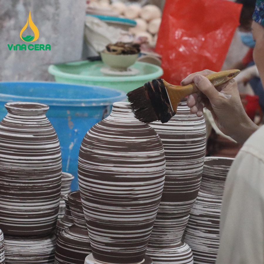 Tìm Hiểu Quy Trình Sản Xuất Gốm Sứ Bát Tràng Công đoạn sơn men