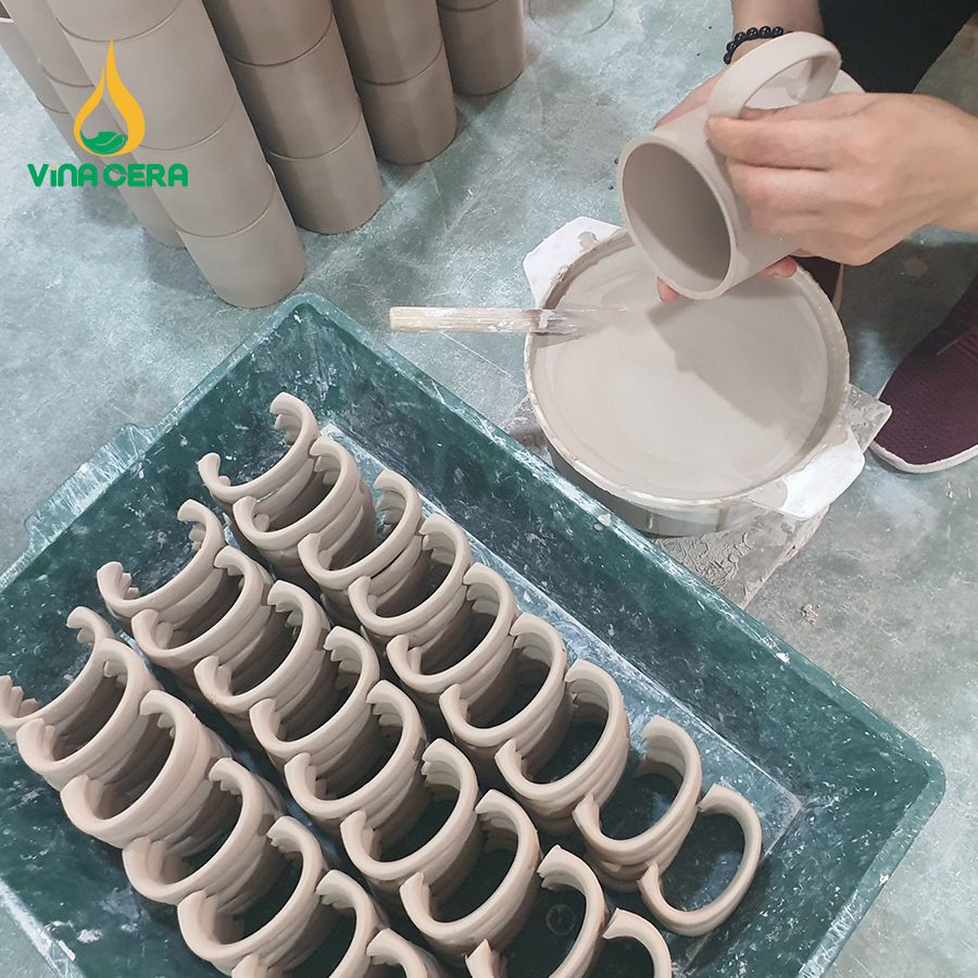 Tìm Hiểu Quy Trình Sản Xuất Gốm Sứ Bát Tràng Tạo hình sản phẩm