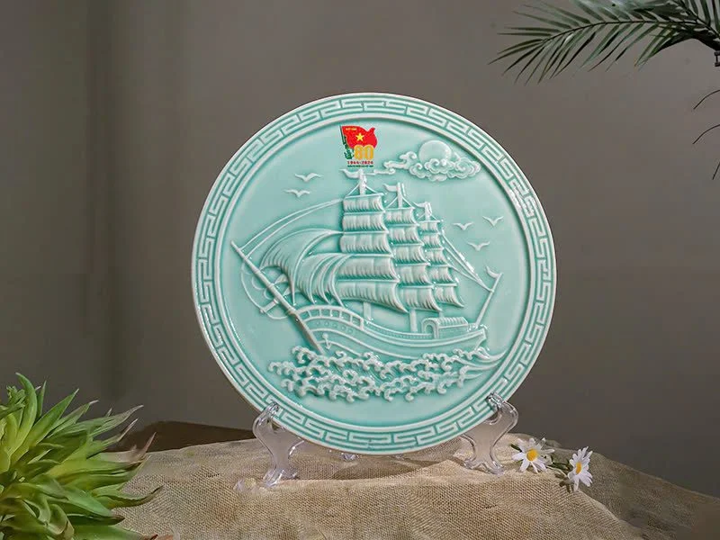 Nhận thiết kế và sản xuất quà tặng doanh nghiệp Hồ Chí Minh số lượng lớn với giá rẻ nhất thị trường Việt đĩa biểu trưng quà tặng Kỷ niệm Thành Lập Quân Đội (1)