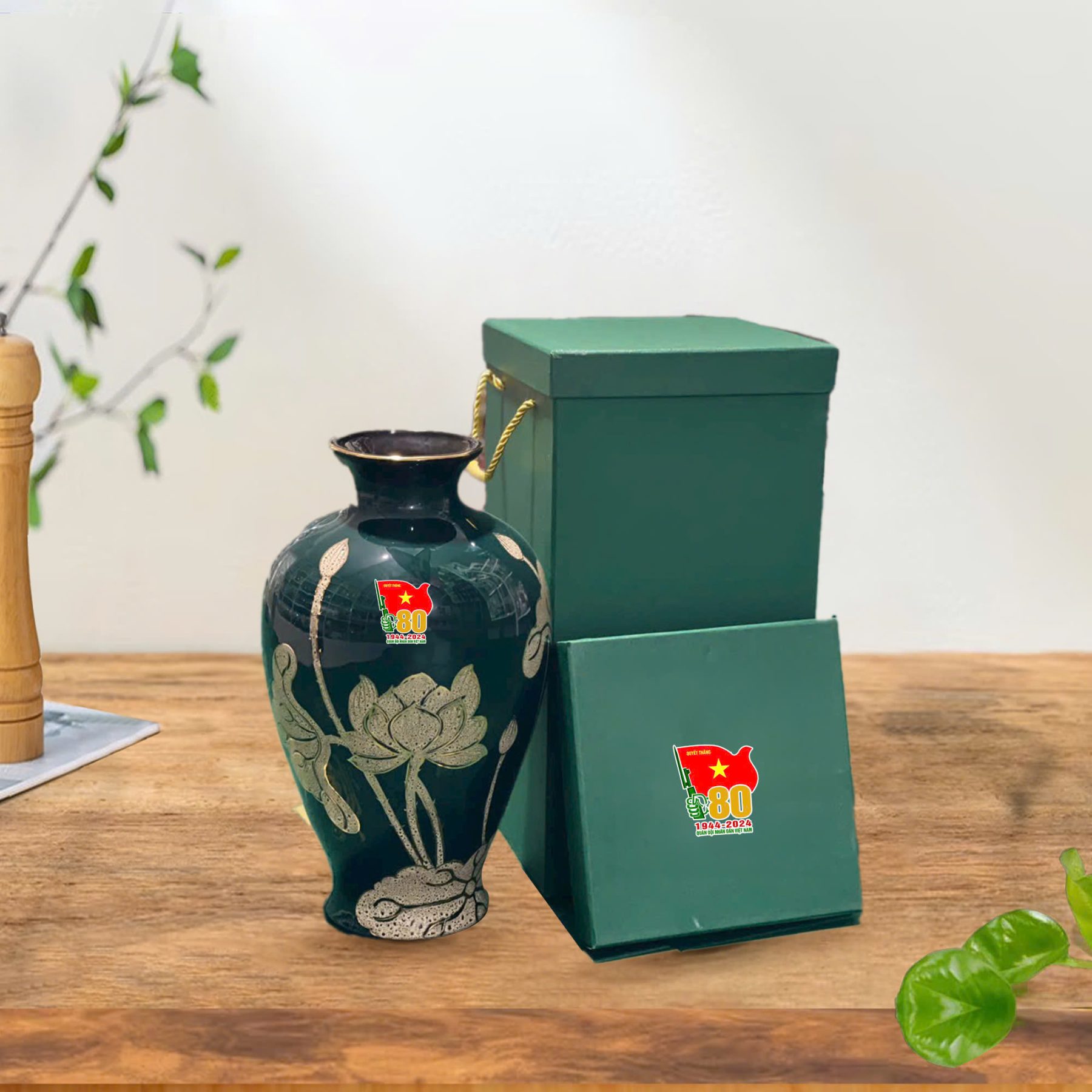 Bình hoa quà tặng kỷ niệm thành lập quân đội (1)