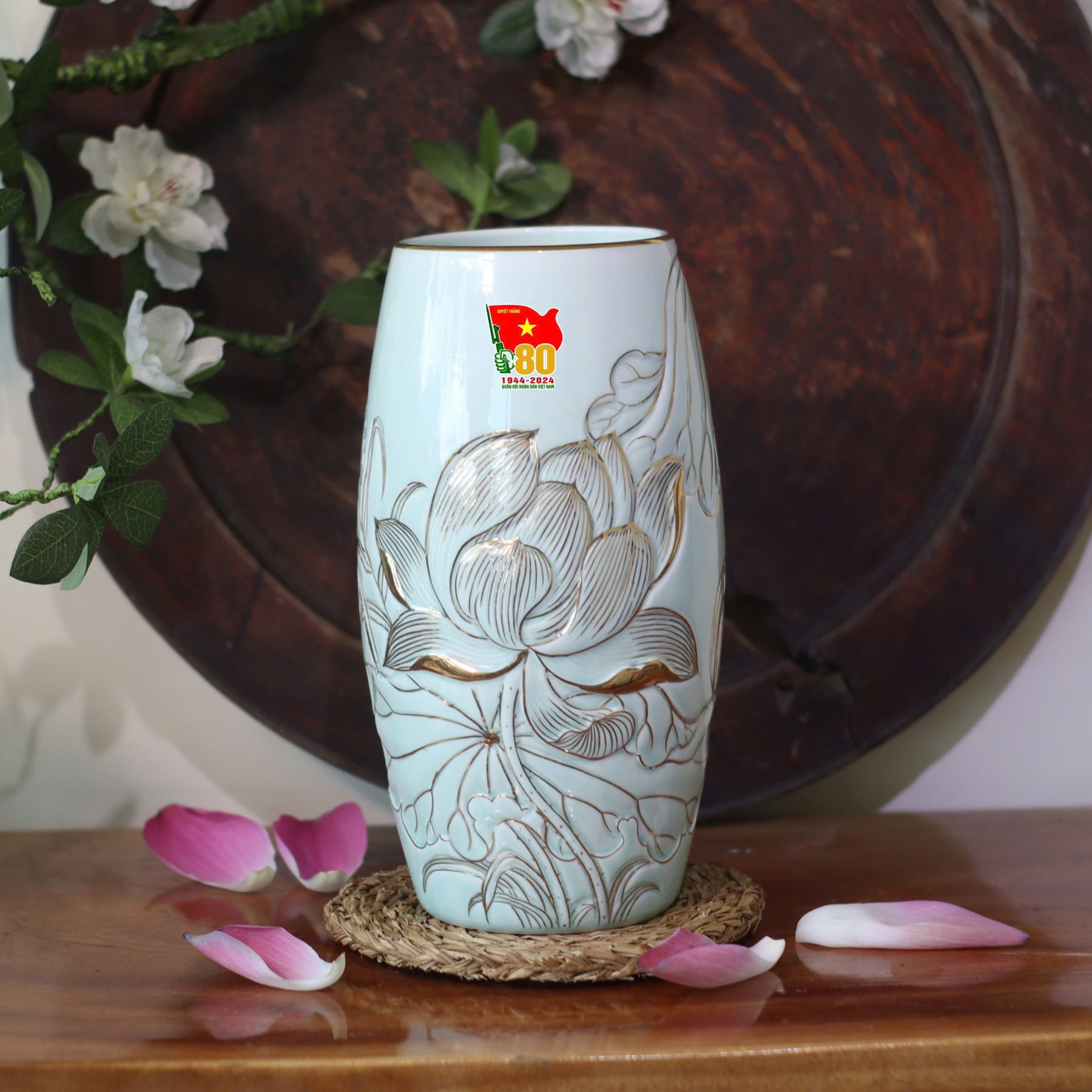 Bình hoa quà tặng kỷ niệm thành lập quân đội (1)