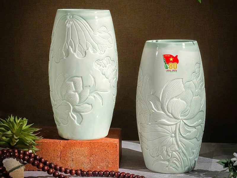 Nhận thiết kế và sản xuất quà tặng doanh nghiệp Hồ Chí Minh số lượng lớn với giá rẻ nhất thị trường Việt Bình hoa quà tặng kỷ niệm thành lập quân đội (1)