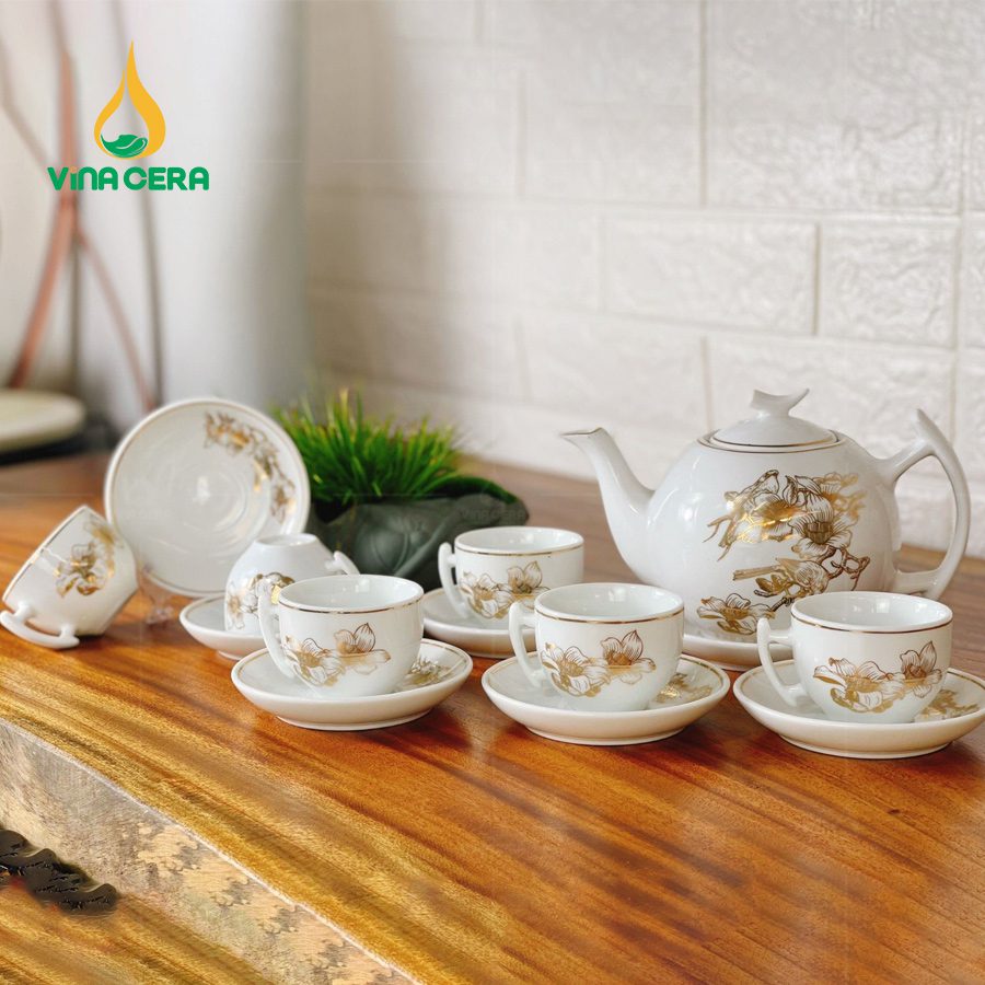 Bộ-Ấm-Chén-Trăng-Khuyết-Vẽ-Sen-Vàng-Kim