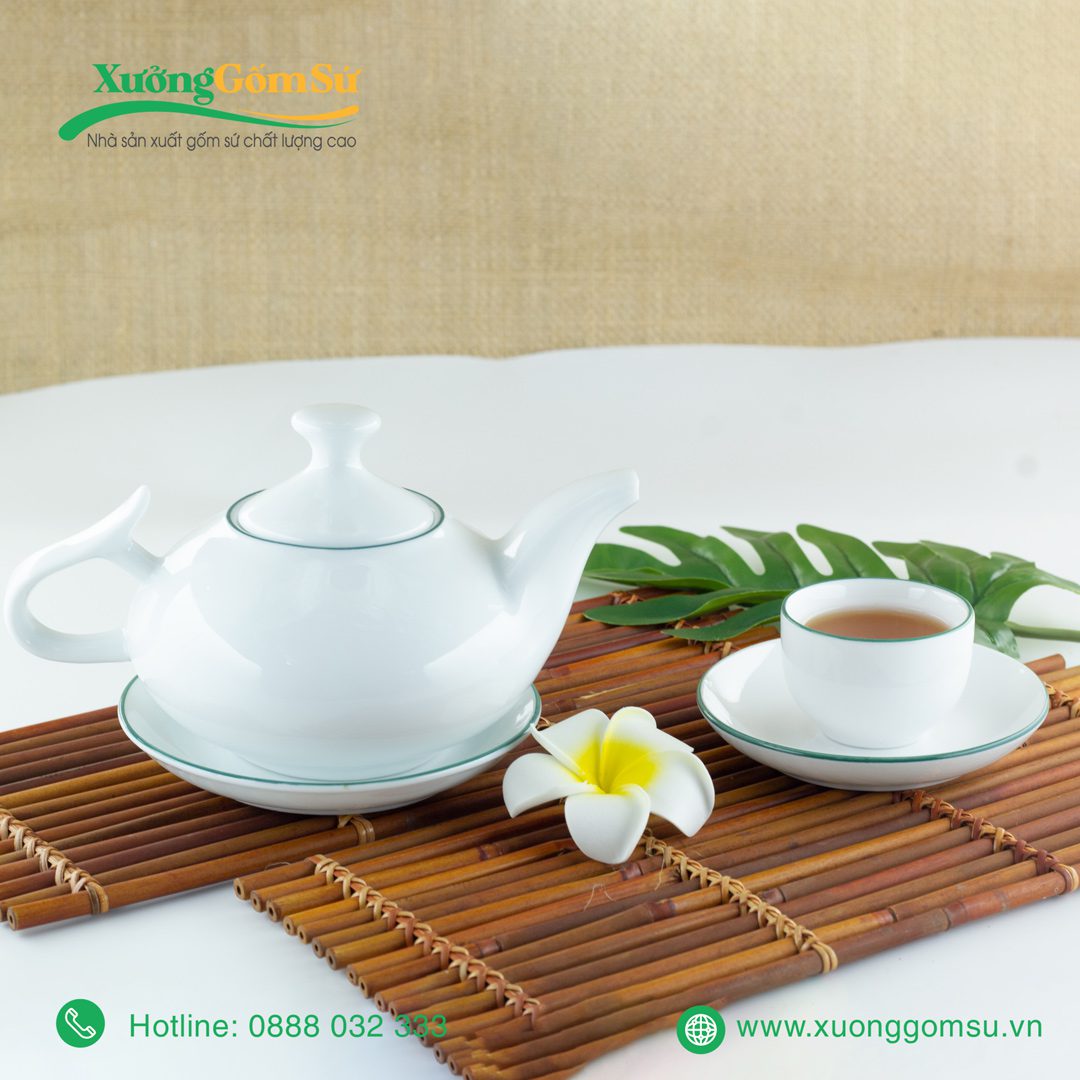 Xưởng sản xuất ấm chén Bát Tràng - Nơi Ghi Dấu Văn Hóa Gốm Sứ Việt bộ ấm chén vòi voi kẻ chỉ xanh