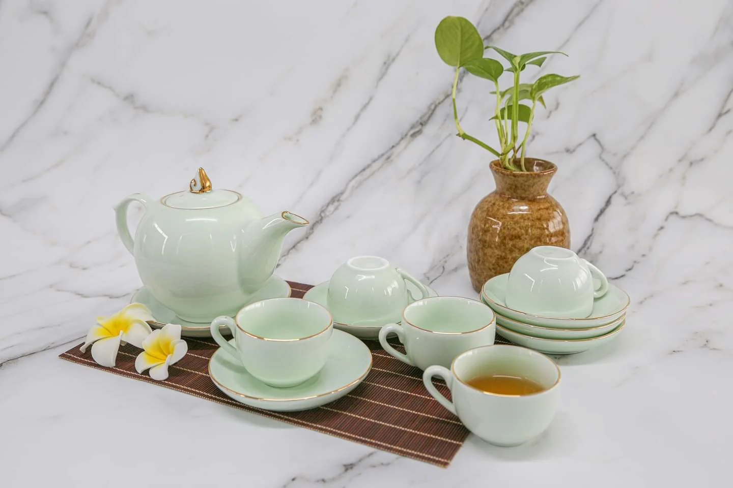 Bộ ấm Chén Ngọn Lửa Men Trắng Ngọc chỉ vàng (2)