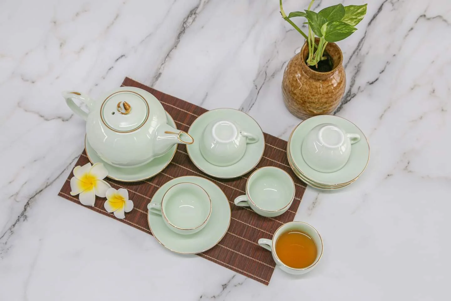 Bộ ấm Chén Ngọn Lửa Men Trắng Ngọc chỉ vàng (1)