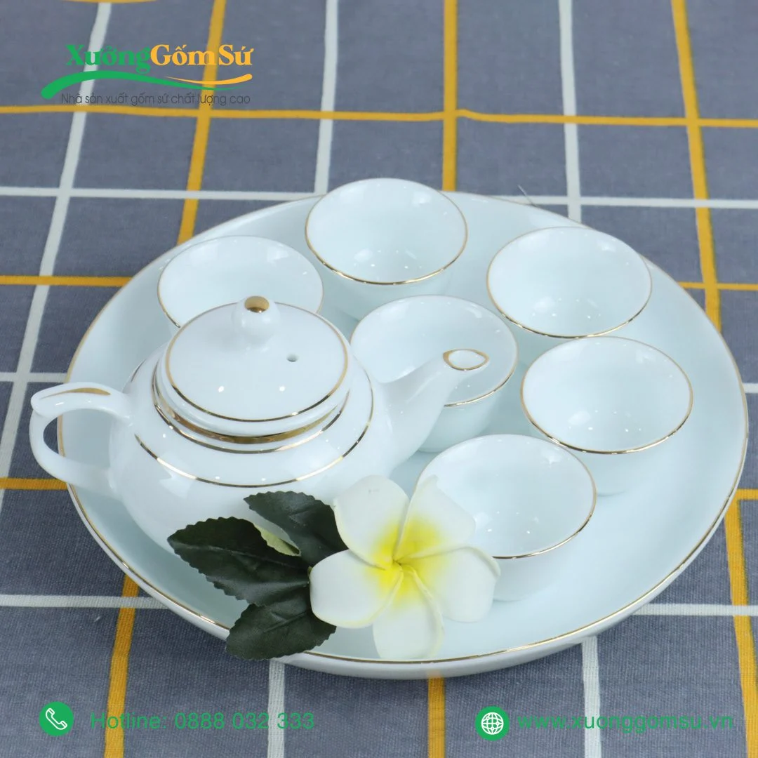 Ấm chén viền vàng dáng quả hồng