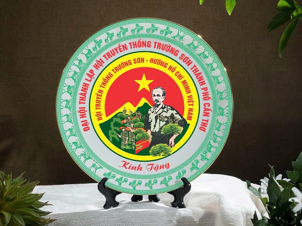 đĩa biểu trưng quà tặng Kỷ niệm Thành Lập Quân Đội (1)