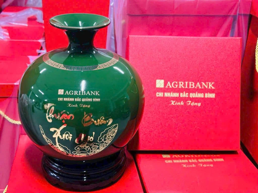 Giải Pháp Quà Tặng Ngân Hàng: Gắn Kết Tình Cảm Với Khách Hàng Qua Gốm Sứ Đẹp Mắt Giải pháp quà tặng cho ngân hàng